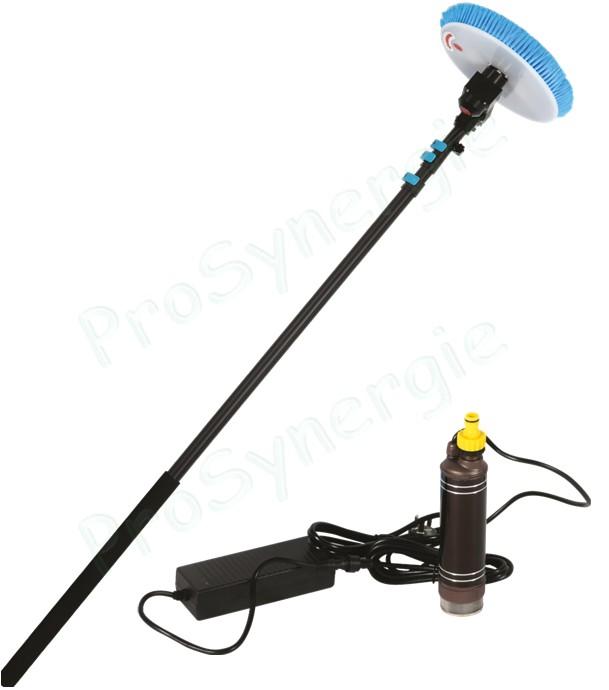 EASYBRUSH - Brosse rotative Ø 32 cm motorisée 230V ou batterie 24V+230V  télescopique 5,3 m avec injection d'eau pour nettoyage de panneaux photovoltaïques